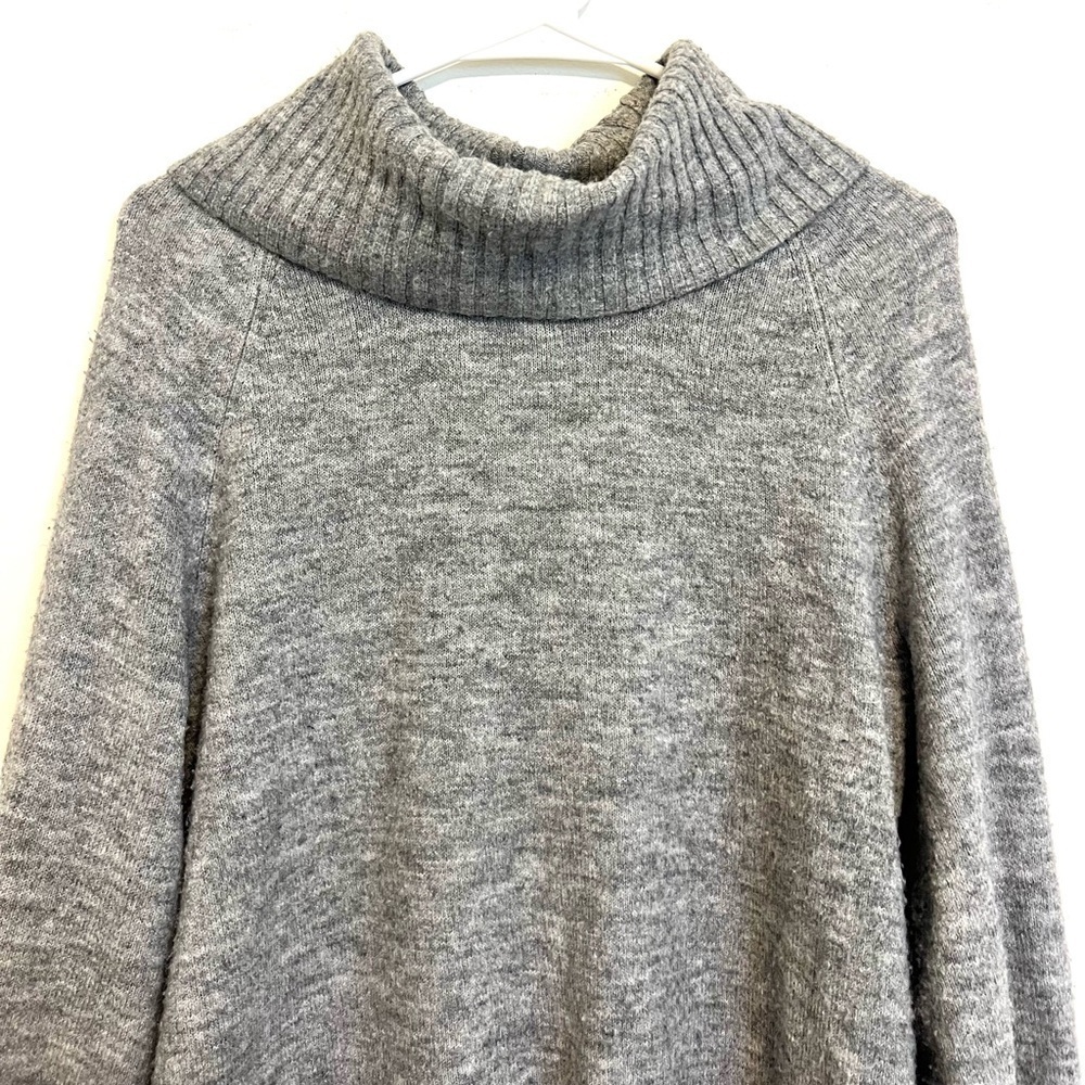 2/$30 Banana Republic - Gray Cowl Neck Sweater | Cozy Knit Pullover | Size S - Picture 3 of 8